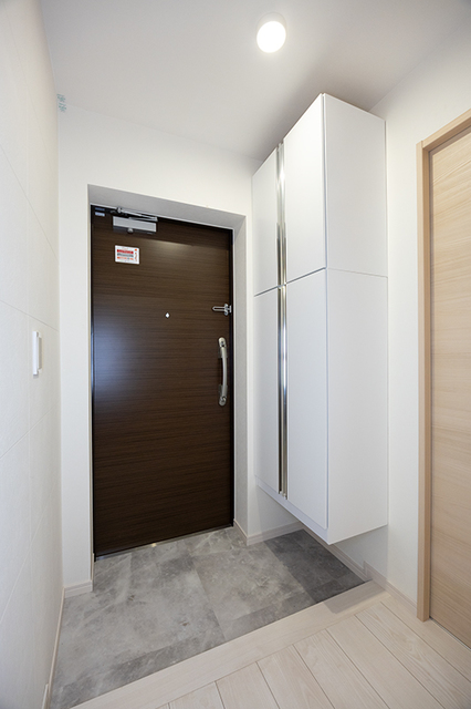 玄関　※写真は同タイプ住戸です。