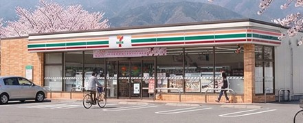 コンビニ　セブンイレブン 用賀インター店（コンビニ）まで880m