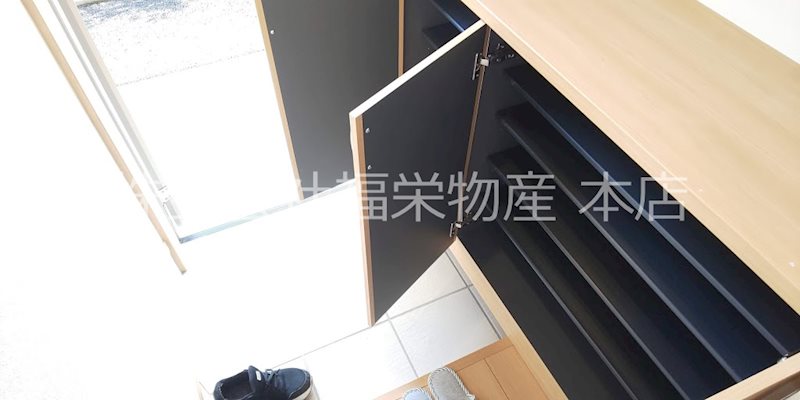 玄関　下駄箱収納豊富