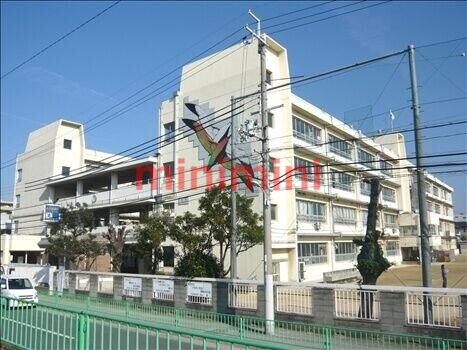 中学校　茨木市立天王中学校（中学校）まで881m