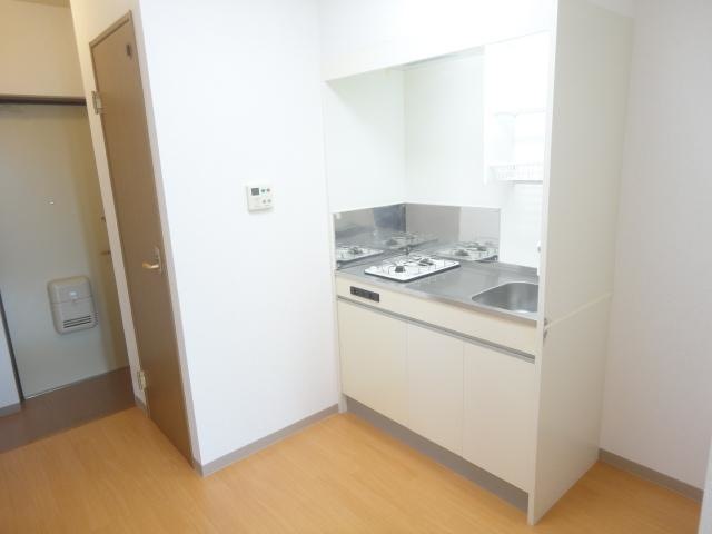 キッチン　別部屋反転間取りのお写真となります。