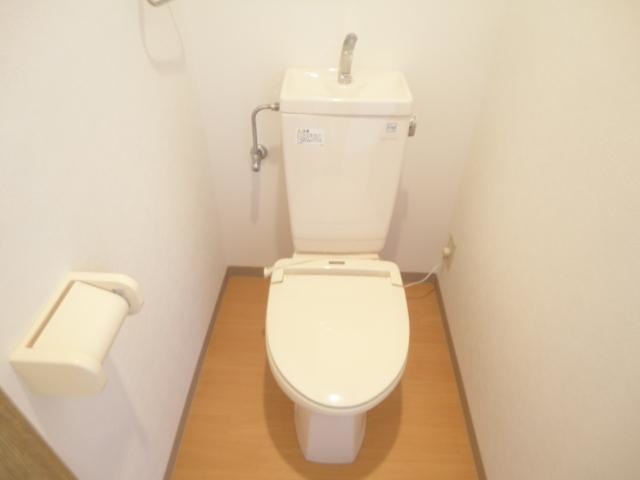 トイレ　別部屋反転間取りのお写真となります。