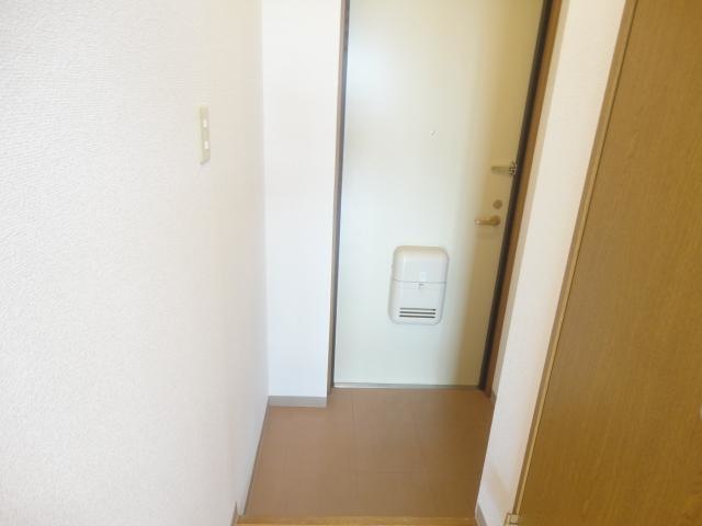 玄関　別部屋反転間取りのお写真となります。