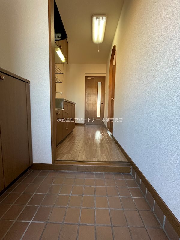 玄関　302号室へようこそ。