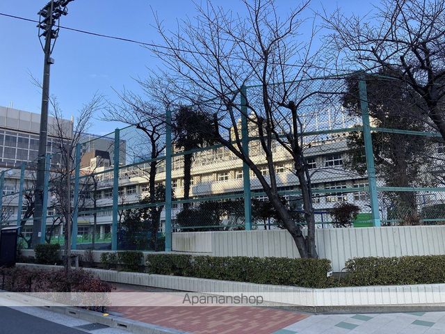 小学校　京橋築地小学校（小学校）まで617m