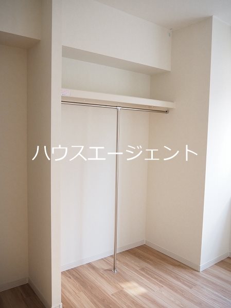 収納　ベットルームにはオープンクローゼット