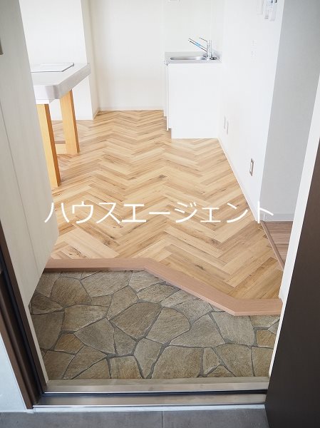 玄関　玄関には、シューズボックス有り