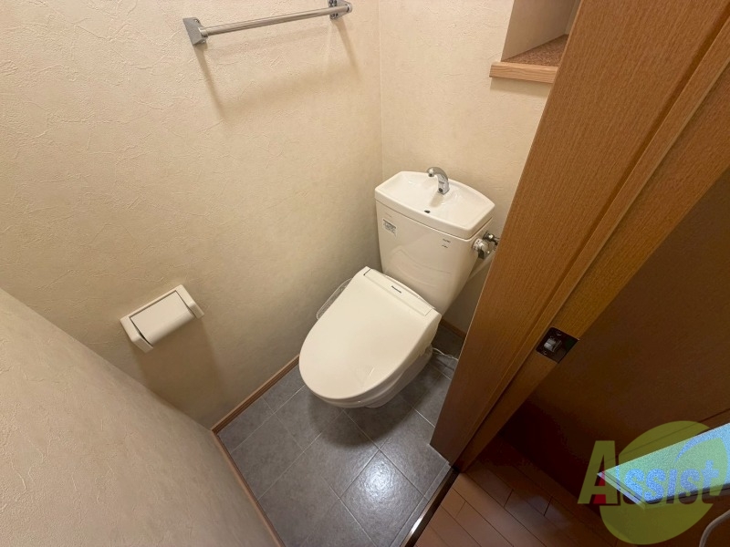 トイレ　シャワートイレになっているので快適です！