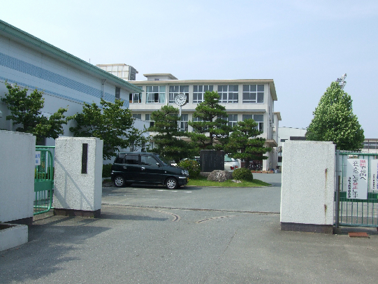 中学校　浜松市立曳馬中学校（中学校）まで1976m
