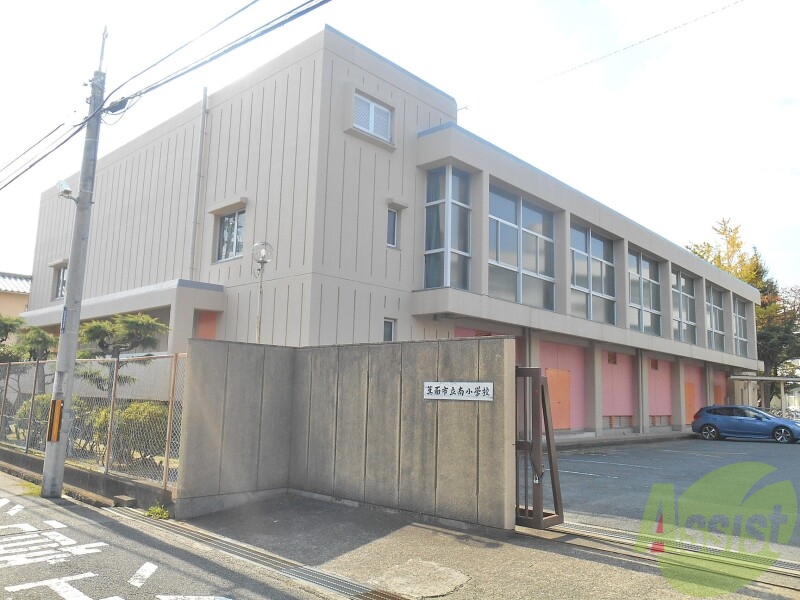 中学校　第三中学校（中学校）まで817m