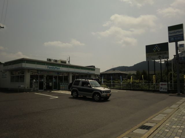 コンビニ　ファミリーマート（コンビニ）まで290m