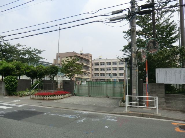 小学校　横浜市立鶴見小学校（小学校）まで624m