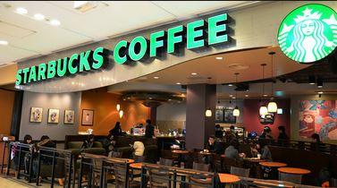 飲食店　スターバックスコーヒーアークヒルズ（飲食店）まで270m