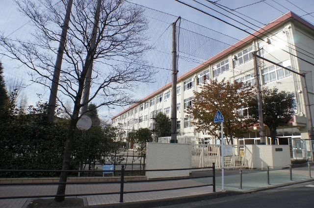 小学校　国立市立国立第三小学校（小学校）まで1051m