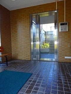 エントランス　オートロック完備で安心。