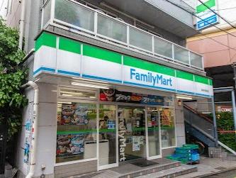 コンビニ　ファミリーマート　豪徳寺駅前店（コンビニ）まで673m
