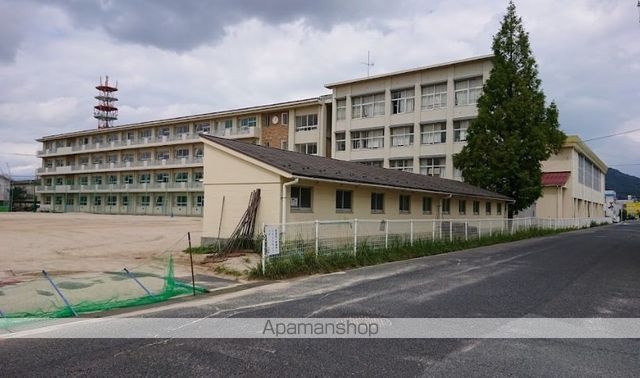 中学校　南中学校（中学校）まで684m