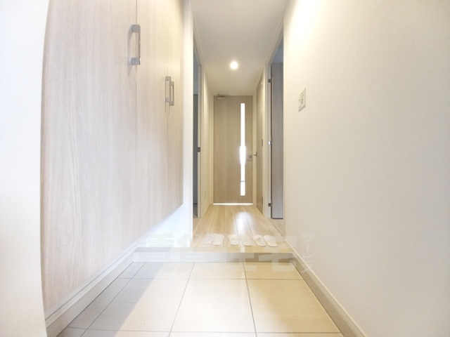 玄関　810号室写真