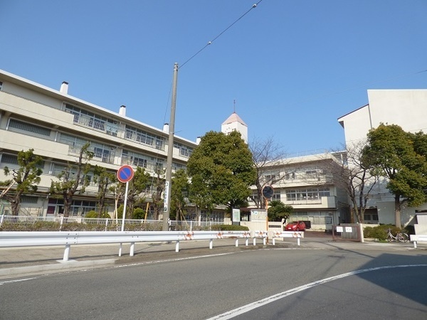 中学校　横浜市立大鳥中学校（中学校）まで374m