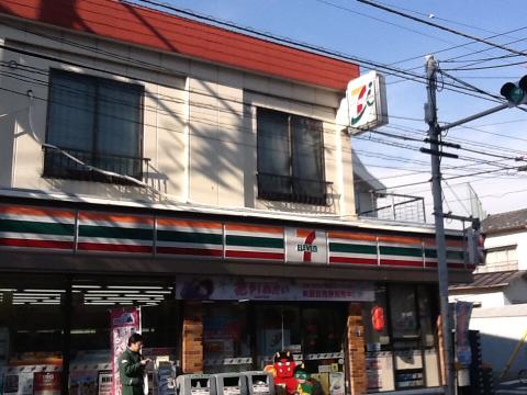 コンビニ　セブンイレブン 墨田八広北店（コンビニ）まで372m