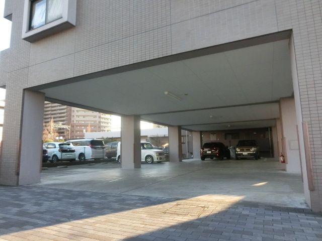 駐車場　駐車場が満車の場合は近隣でお探しします。
