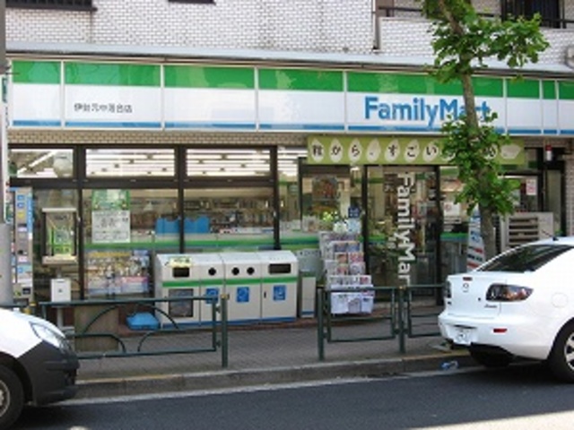 コンビニ　ファミリーマート新宿中落合三丁目店（コンビニ）まで418m