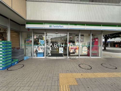 コンビニ　ファミリーマート 西大井駅前店（コンビニ）まで394m