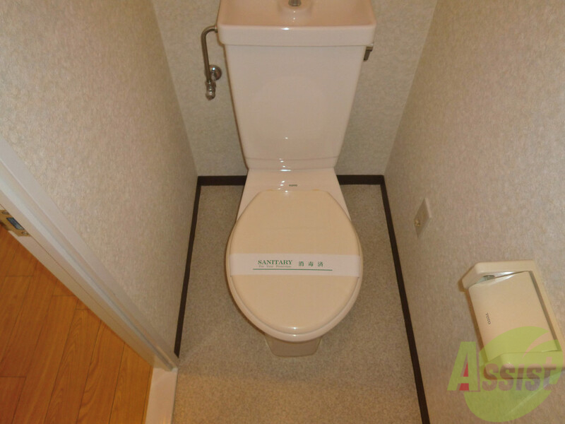 トイレ　トイレはお部屋から直結ではなく、ホールから入って頂きます。