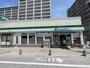 コンビニ　ファミリーマートJR伊丹駅前通店（コンビニ）まで412m