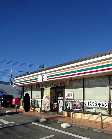 コンビニ　セブンイレブン（コンビニ）まで300m