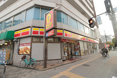 コンビニ　デイリーヤマザキ 西成岸里店（コンビニ）まで369m