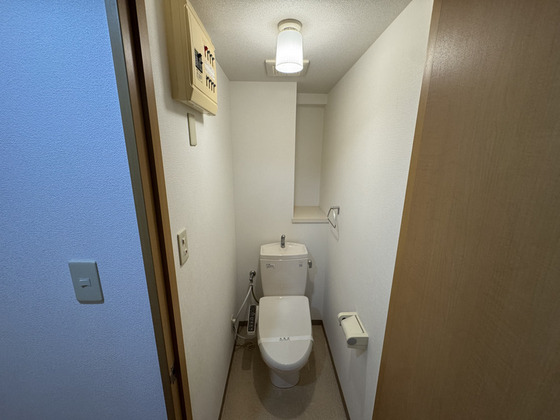トイレ　※他号室の写真です