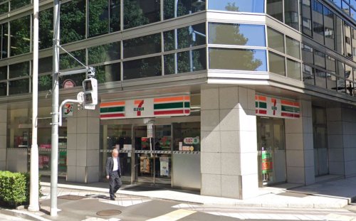 コンビニ　セブンイレブン人形町（コンビニ）まで142m