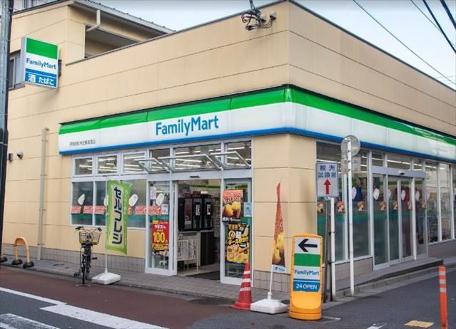 コンビニ　ファミリーマート伊勢彦鮫洲旧東海道店（コンビニ）まで214m