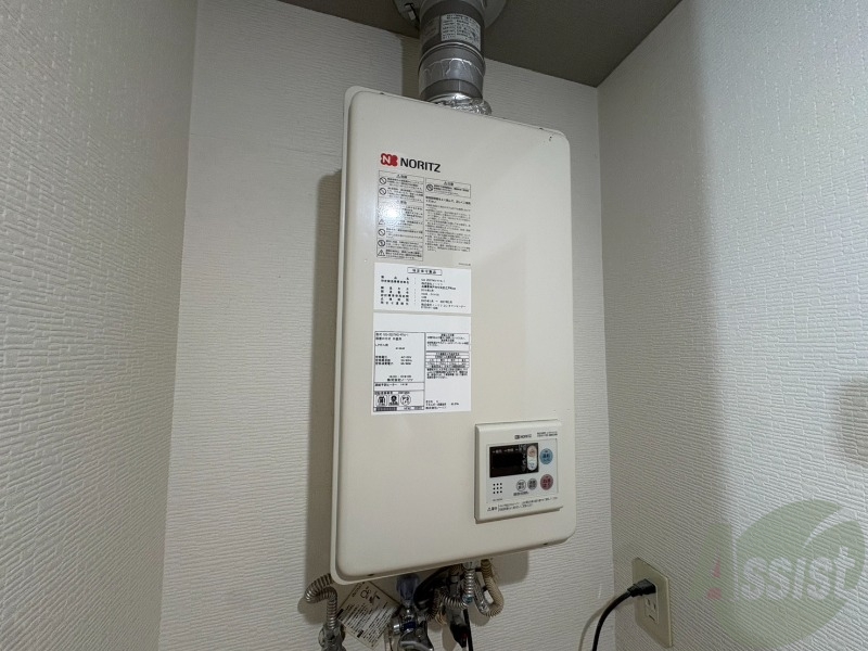 その他設備　給湯器です。操作しやすいパネルになってます。