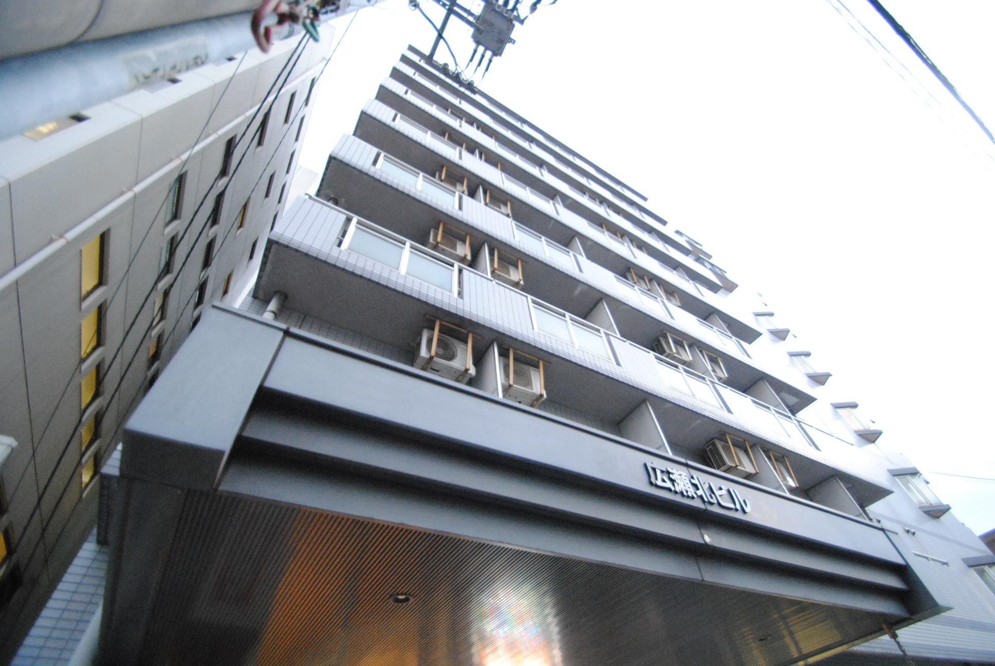 建物外観　綺麗なマンション入り口