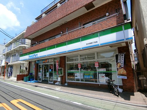 コンビニ　ファミリーマート井の頭四丁目店（コンビニ）まで538m