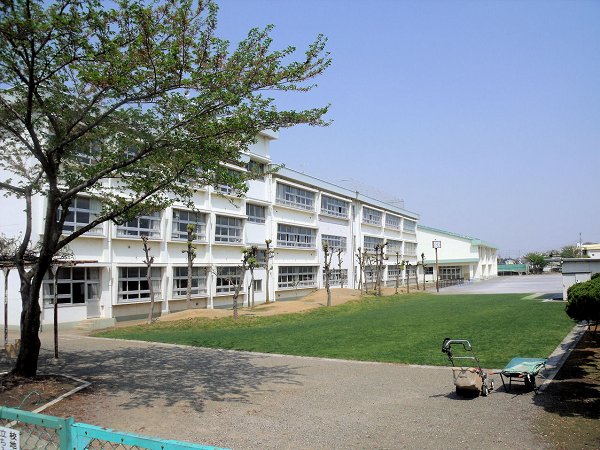 小学校　金目（小学校）まで1327m