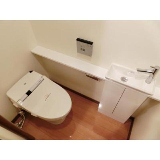 トイレ　※写真は同タイプ住戸です。