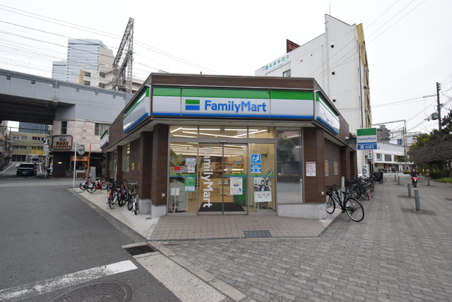 コンビニ　ファミリーマート　京橋駅西店（コンビニ）まで92m