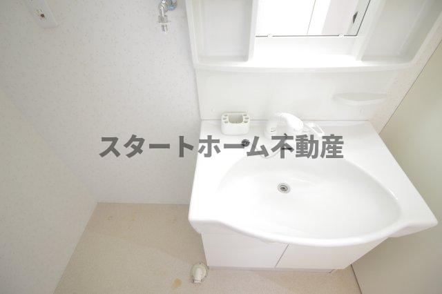 洗面設備　コンパクトで使いやすい洗面所