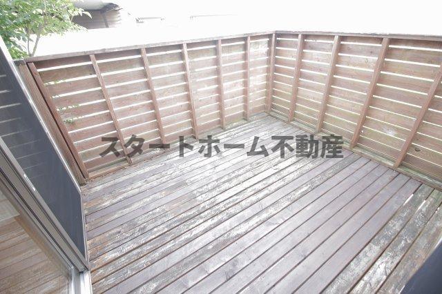 バルコニー　落ち着いた時間を過ごせるバルコニーです