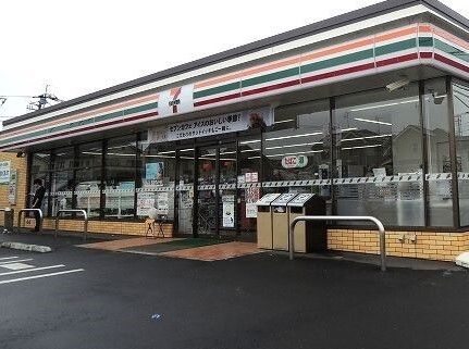 コンビニ　セブンイレブン伊奈栄６丁目店（コンビニ）まで260m