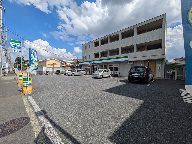 コンビニ　ファミリーマート 板橋赤塚二丁目店（コンビニ）まで140m