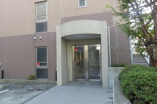 エントランス　ゆとりのあるエントランスです