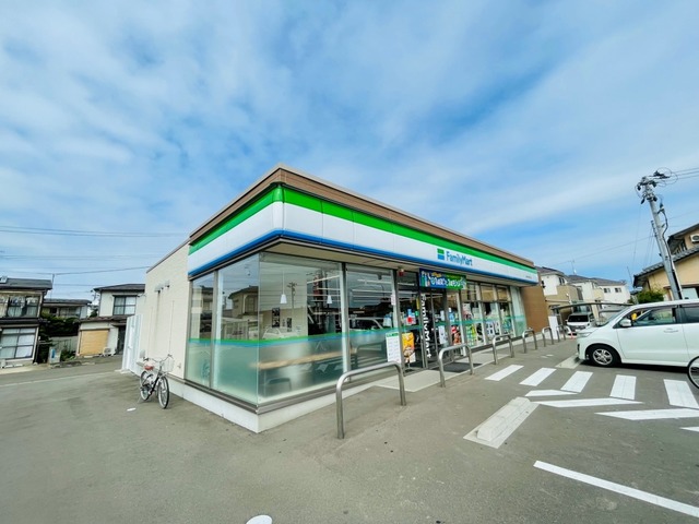 コンビニ　ファミリーマート東中田四丁目店（コンビニ）まで700m