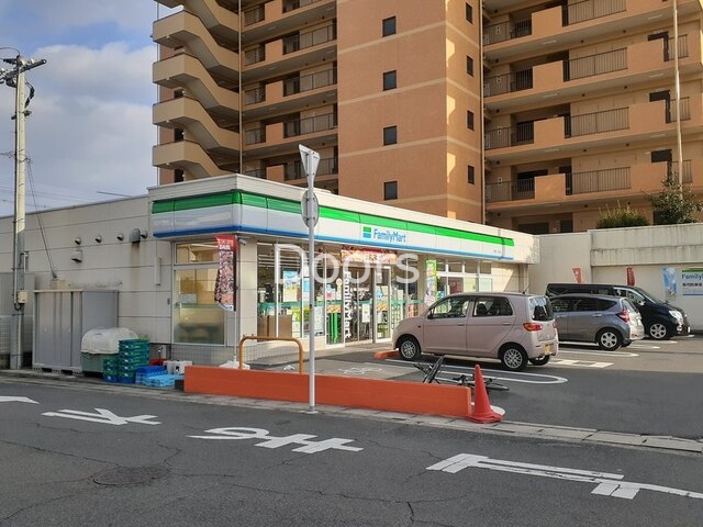 コンビニ　（コンビニ）まで300m