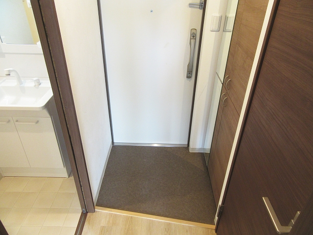 FreeDomresidenceの玄関写真