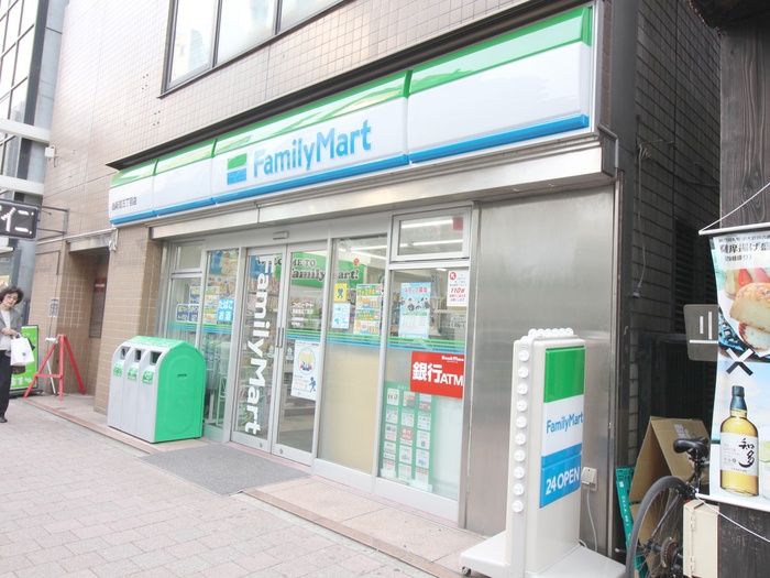 コンビニ　ファミリーマート（コンビニ）まで308m