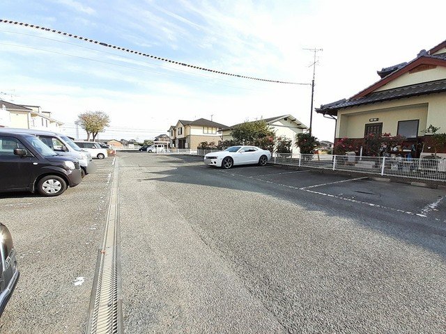 駐車場　駐車場に車を止められます